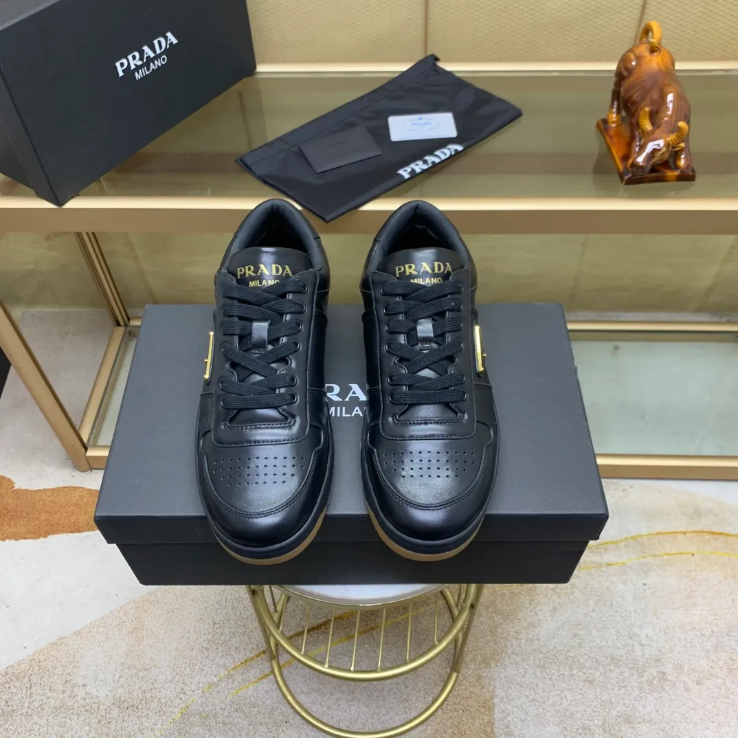 💰660.巜PRADA》Prada: Top 🔝purchasing agent🔍🔍The latest men’s counters are on sale simultaneously, high-quality original calfskin imported from Italy 🇮🇹. Brand logo* (prominent·high-end·noble·class·) exquisite workmanship (imported from Italy🇮🇹 Sole: Original sole provided by the original factory, ⚠️exclusive double-layer activity, TPR rubber, combination outsole; super comfortable, wear-resistant, non-slip, environmentally friendly🌳🌳🌳, real shot🎬The real thing is more beautiful🔍🔍 (high quality, follow the order) code number 38 to 44 (.45 customized)